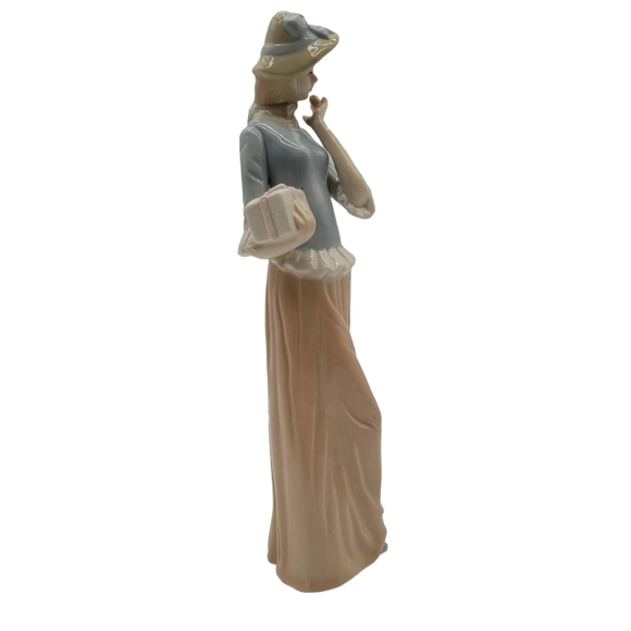 Himark Giftware Designed Tall Woman Holding Present Figurine in Lladro Style - Picture 2 of 8